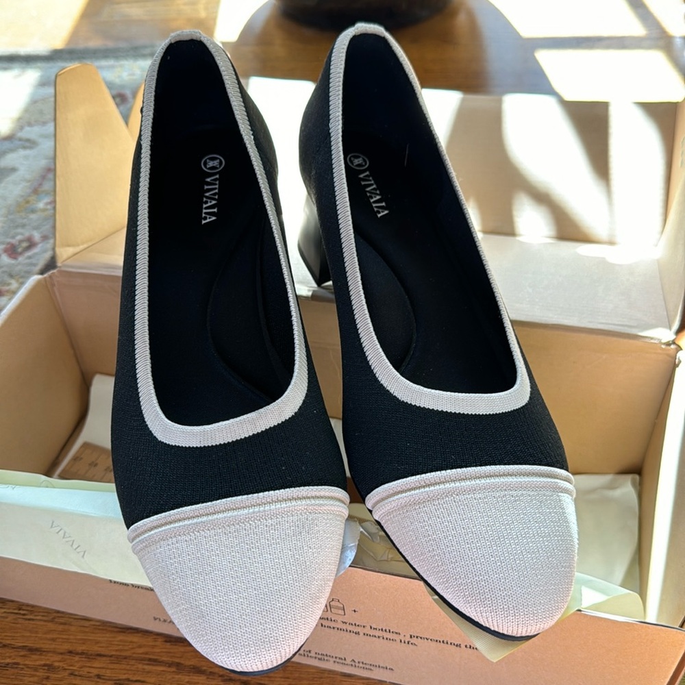 Vivaia shoes never worn- New . Round toe chunky heels black beige color 41 euro